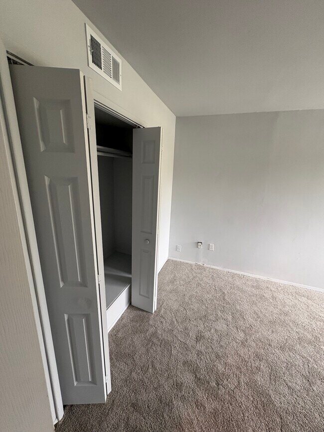 Photo - 576 Wilson Bridge Dr Unit D-1