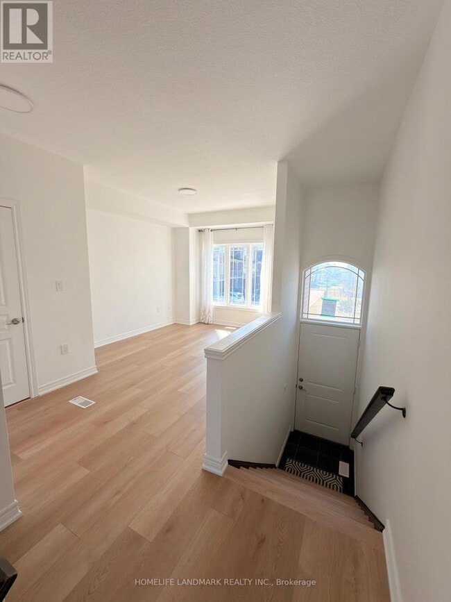 Photo - 60 Bloom Cres