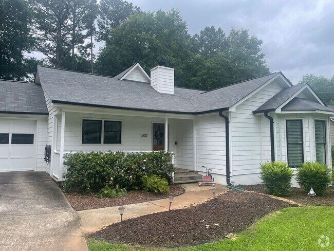 Building Photo - Three Bedroom Two Bathroom Quailwood Rental