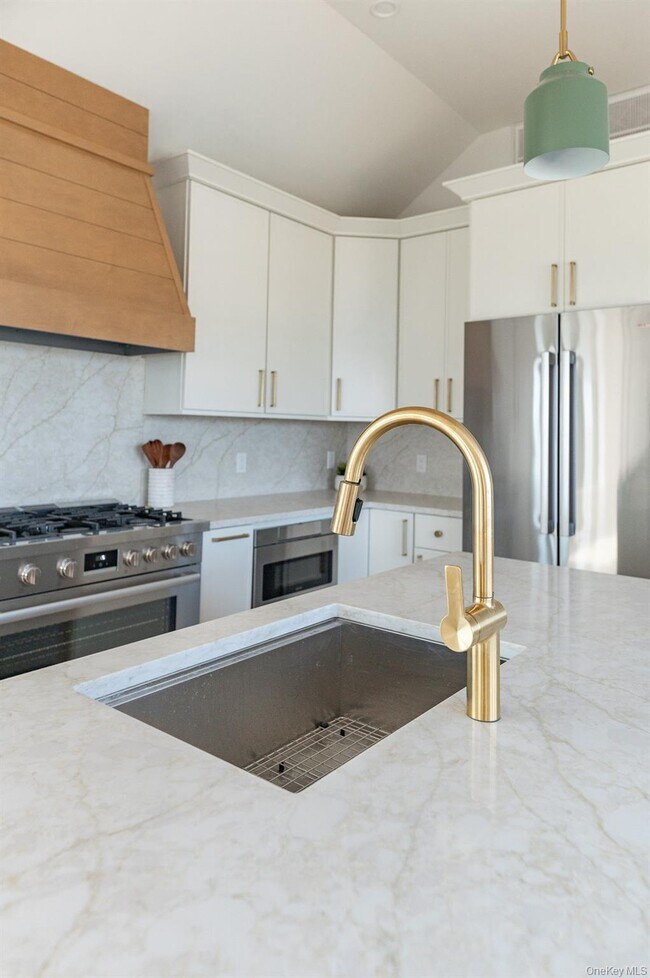 319 Wilmot Rd