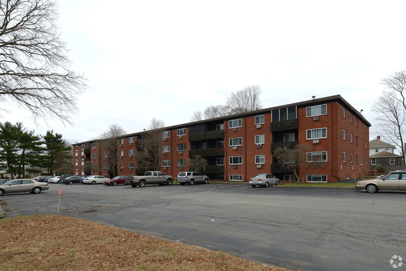 Hamilton House Apartments - Smith St. Apartments