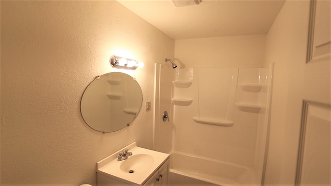 Photo - 9817 Stephens St Unidad 9817 N Stephens Street, # D