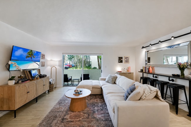 Building Photo - 8950 SW 69th Ct Unit 109