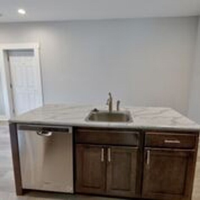 Photo - RPMIndiana.com Unit 1704#2