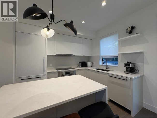 Photo - 990 W 52nd Ave