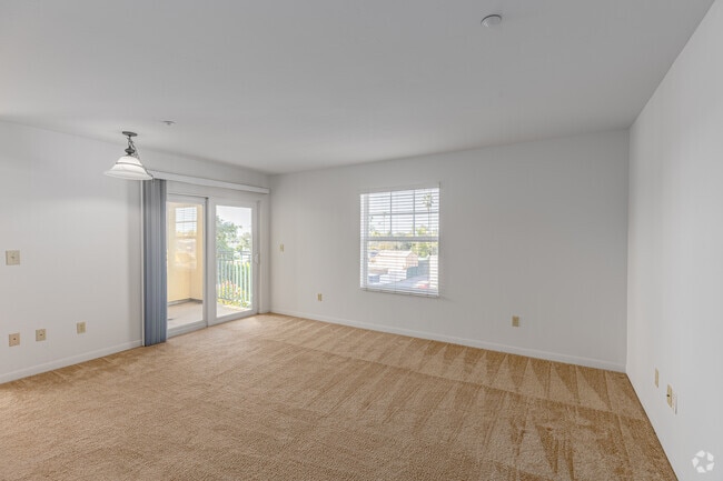 1BR, 1BA - 682SF - Living Room