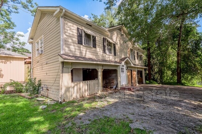 Building Photo - 811 Sam Houston Unit A