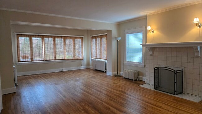 Sala de estar/familiar 27' x 16' - 522 Grove St