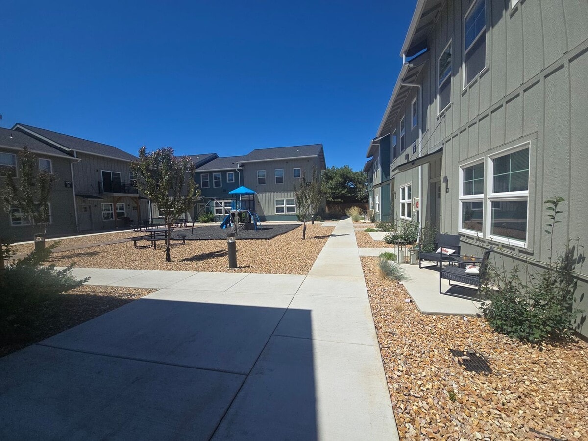 Photo - 1620 SW Juniper Ave