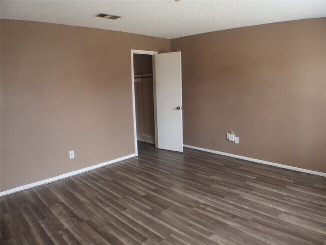 Photo - 7700 Creekbend Dr Unidad 33
