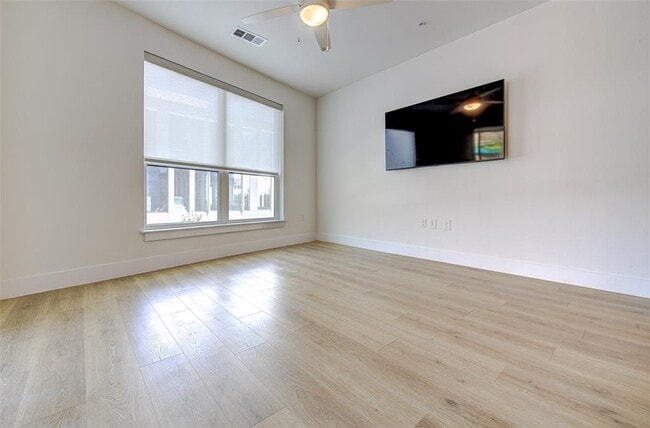 Photo - 1701 Simond Ave Ave Unit 229