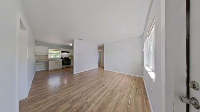 Photo - Cute Updated 2/1 with Bonus Room in Fort P...