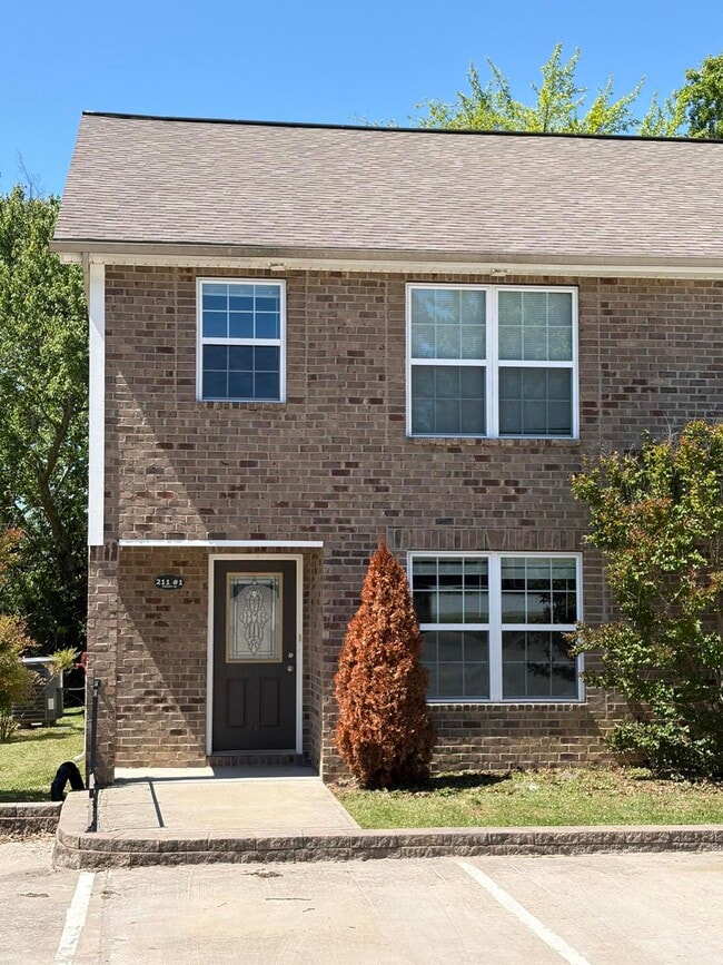 Photo - 211 Hurley Ln