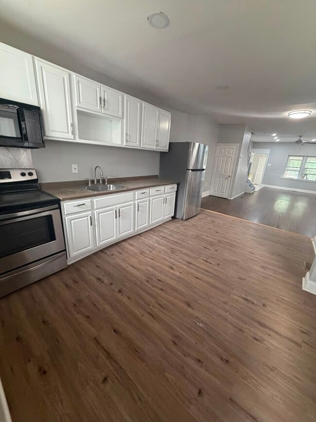 Photo - 240 S 61st St