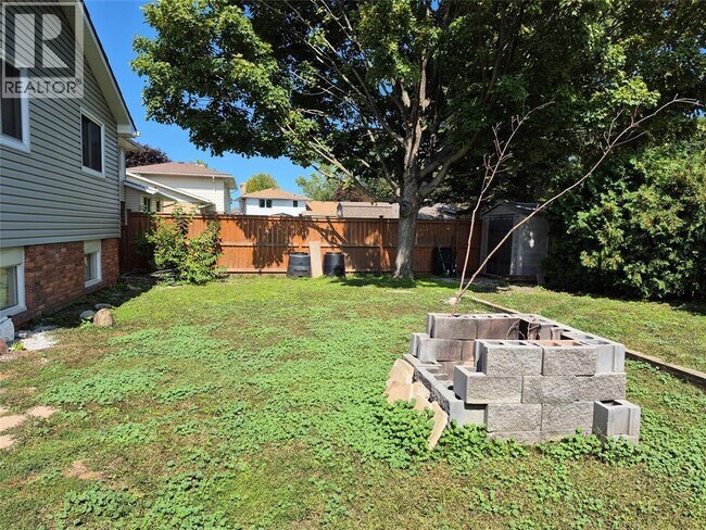 Photo - 608 Winchester Crescent