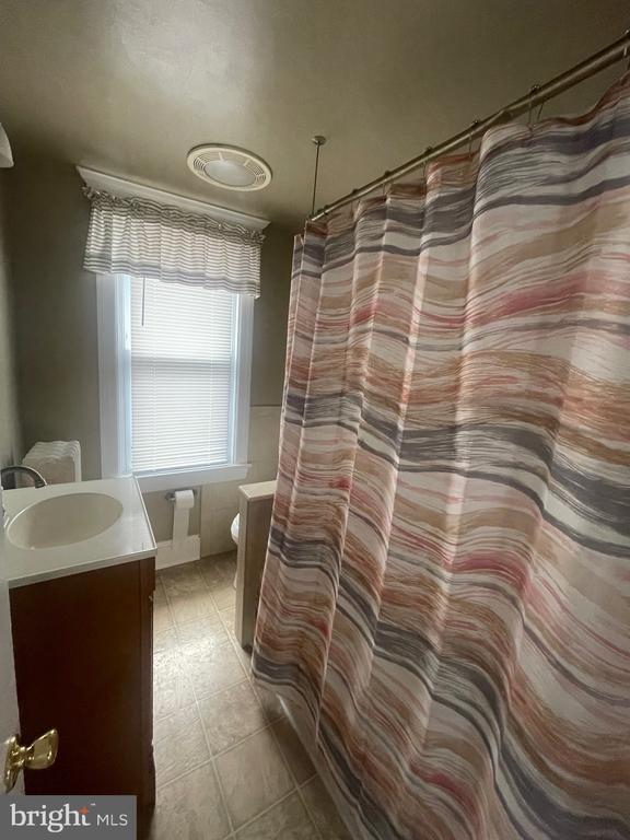 Photo - 6732 Maple Ave