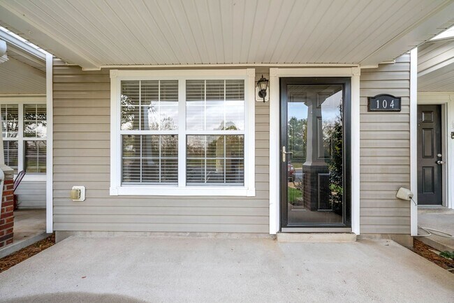 Photo - Large 2 Bedroom 2 1/2 Bath Dog Friendly Co...