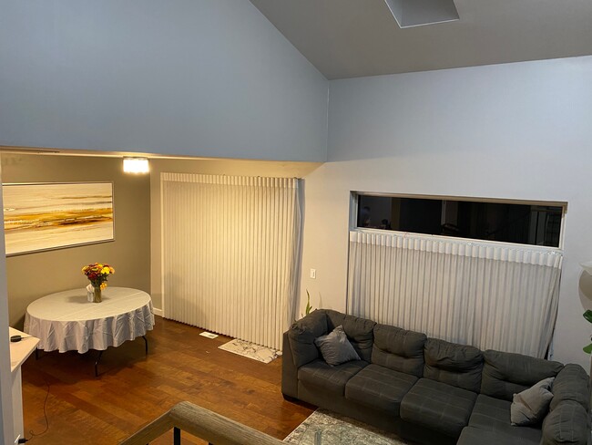 Photo - 1047 Hinswood Dr