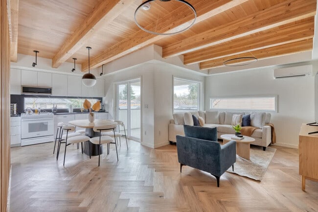 Building Photo - 5022 NE 26th Ave Unit ID1309895P Rental