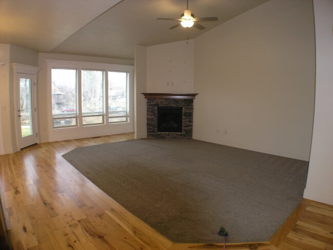 Photo - 2576 E Hidden Crk St