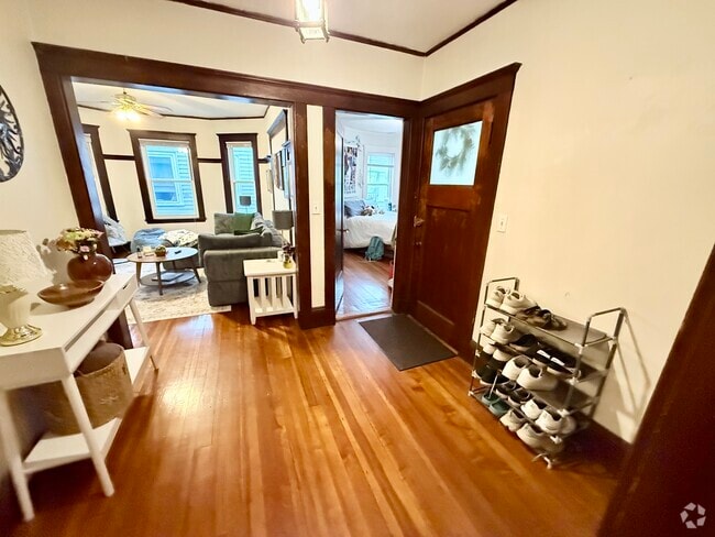 Building Photo - 19 Turner St Unit 1 Rental