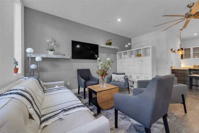 Photo - 1045 NE 18th Ave