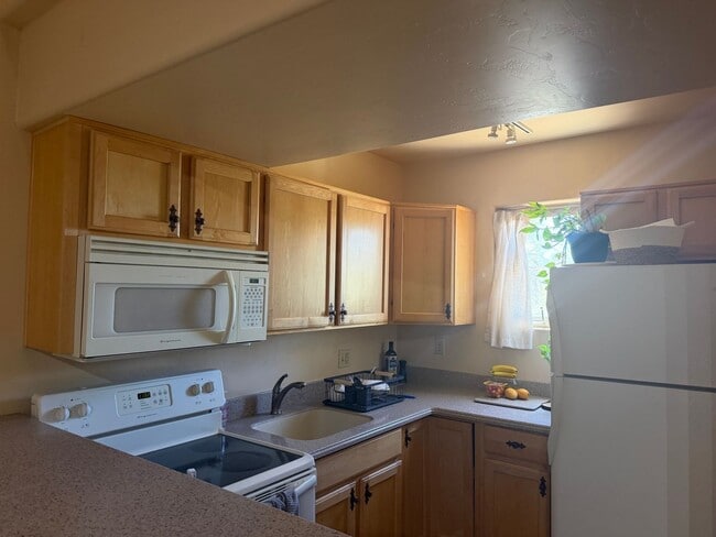 Building Photo - Custom Built Guest House - NW Tucson-Available July 1