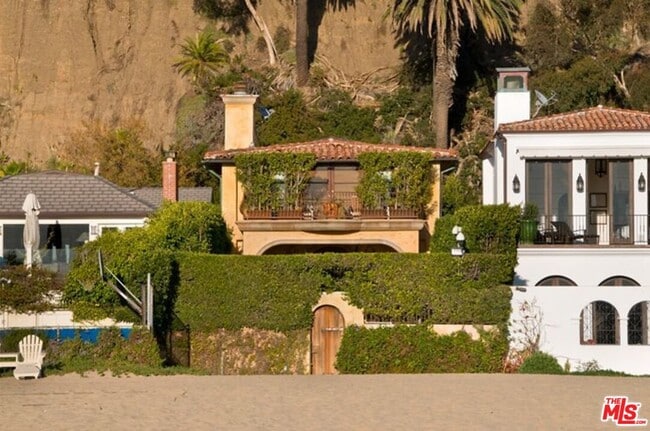 Photo - 703 Palisades Beach Rd