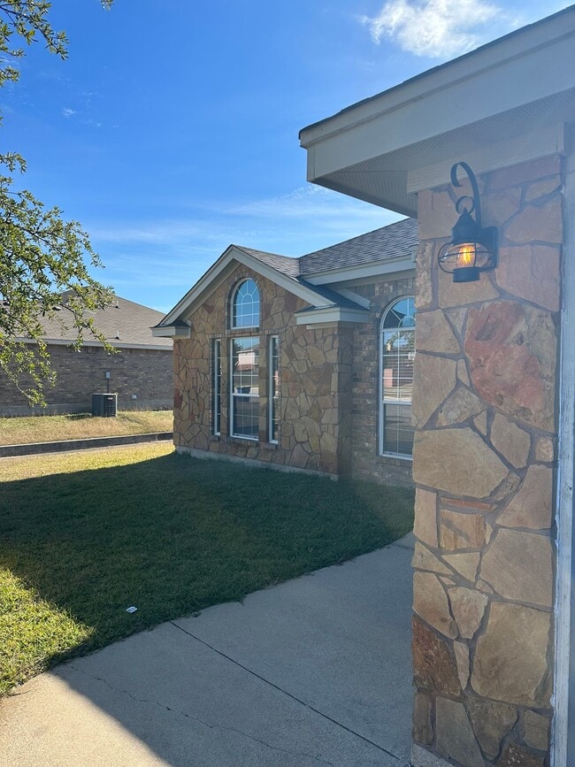 Photo - 2501 Lindsey Dr