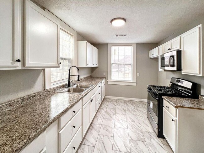 Photo - 1215 W 22nd St Unit A