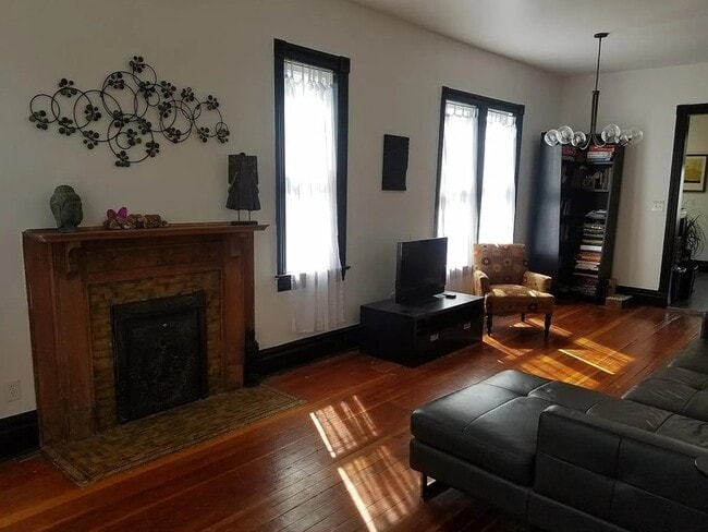 Photo - 674 E 6th Ave