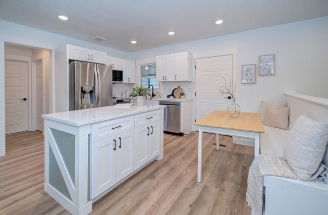 Photo - Beautiful 5 Bedroom Home in Sugarhouse