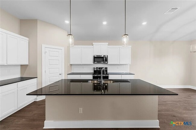 Photo - 920 Campbellton Dr