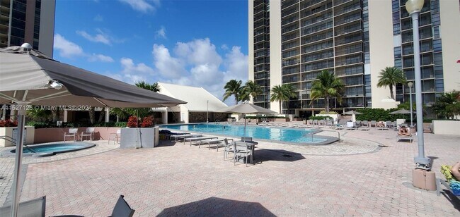 Photo - 20379 W Country Club Dr Unit 135