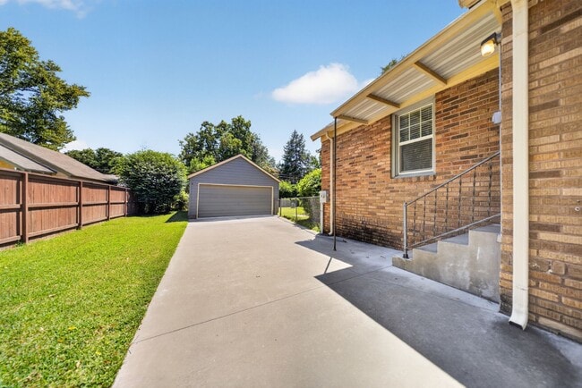 Photo - 1028 E 33rd Pl