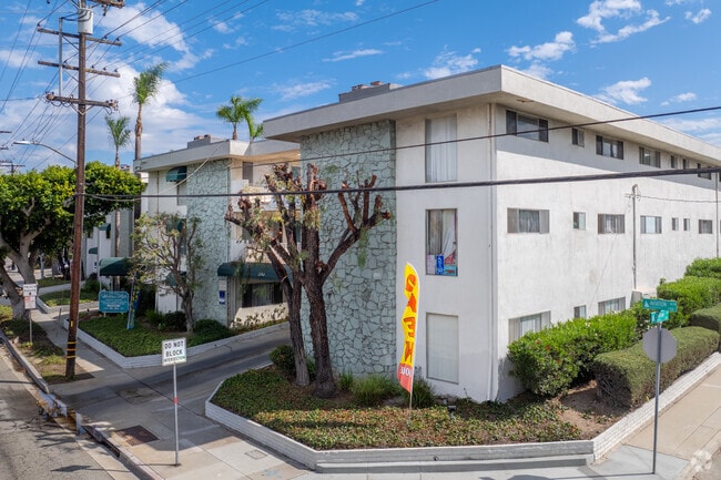 Building Photo - West View Apartments