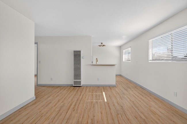 Photo - 921 Alamitos Ave Unidad 11