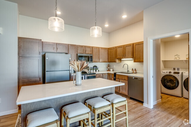 2 BR, 2 BA - 1,293SF