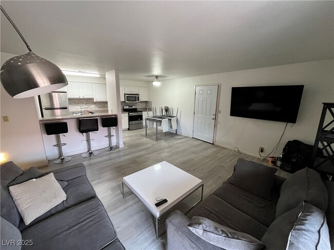 Photo - 4961 River Glen Dr Unidad 28