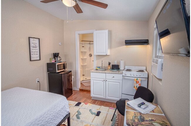 Photo - Douglas Unit #C