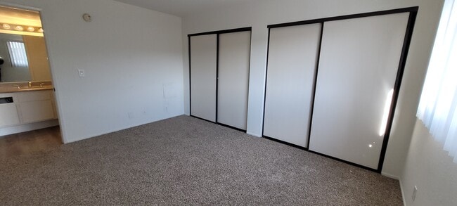 Photo - Woodman Oaks Apartments