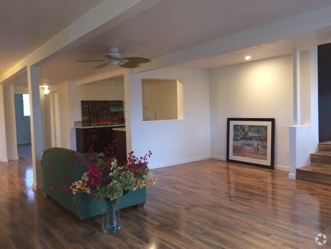 Building Photo - Bayview Haven Unit Bayview Haven 2nd floor Rental