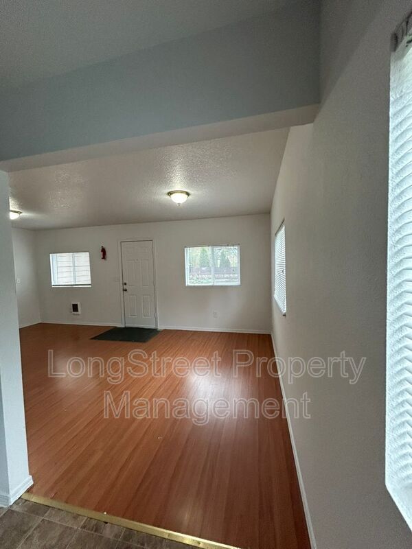 Photo - 4553 NE 105th Ave