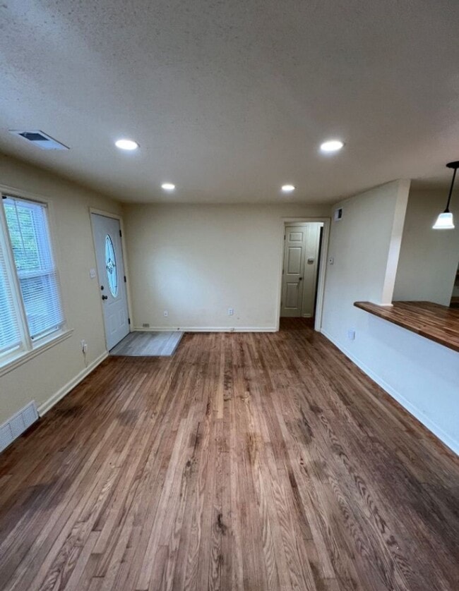 Photo - Stylish 2-Bed Home with Modern Kitchen & S...