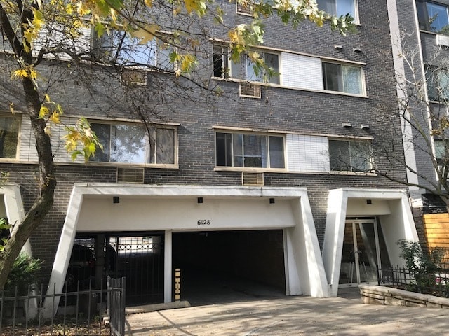 Building Photo - 6128 N Kenmore Ave Unit 302