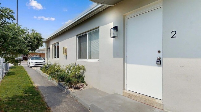 Photo - 74 W 15th St Unidad 2