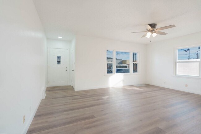 Photo - 2303 Main St
