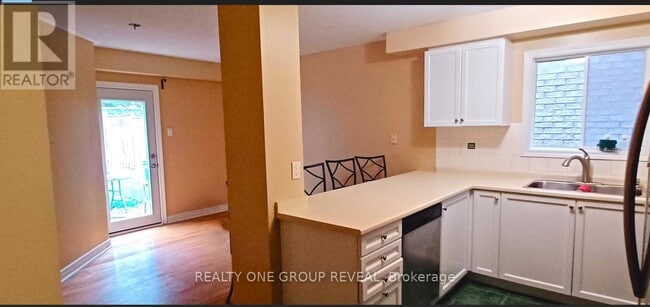 Photo - 735 Swan Pl