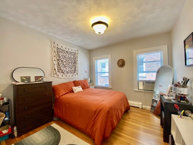 Building Photo - 1433 Cambridge St Unit 1 Rental