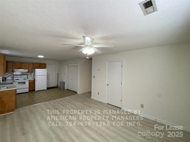 Photo - 401 Needle Ct